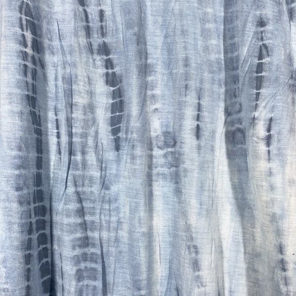 Cynthia Rowley Woman Blue Tie Dye V-Neck Short Sleeve Curved Hem Pocket T-Shirt - Picture 12 of 12